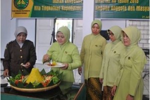 Peringati HBA, Kejari Potong Tumpeng